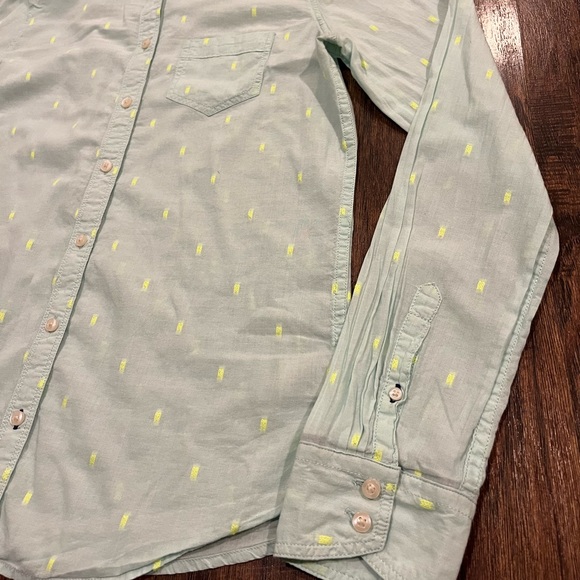 Women’s button up shirt. VERY thin and perfect for summer! - Picture 2 of 3